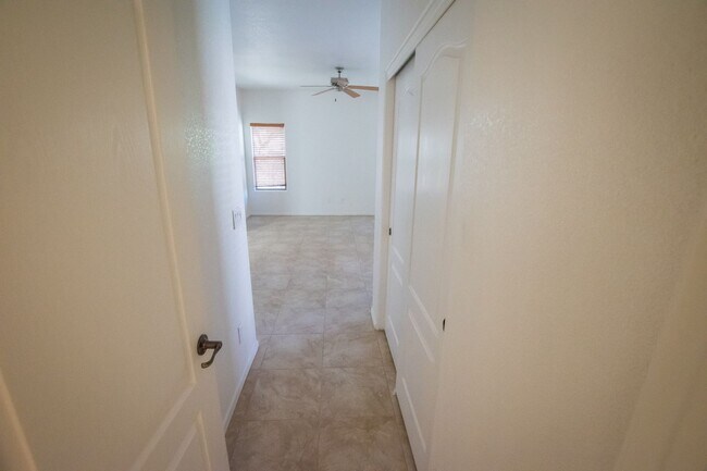 Building Photo - Charming 4 Bedroom, 3 Bath Home, with 2 Ca...