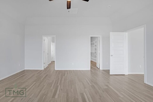 Building Photo - New Listing! Enclave at Parker Village!