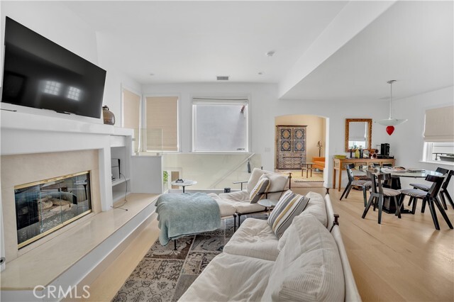 Building Photo - 506 Dahlia Ave
