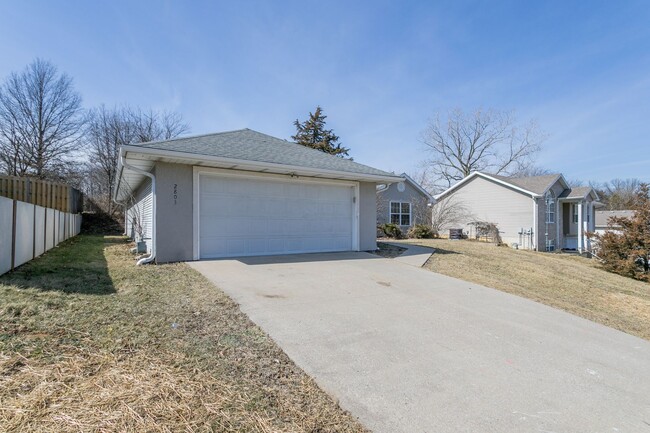 Building Photo - Recently Remodeled house in North Columbia!