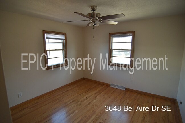 Building Photo - 3648 Bel Air Dr SE