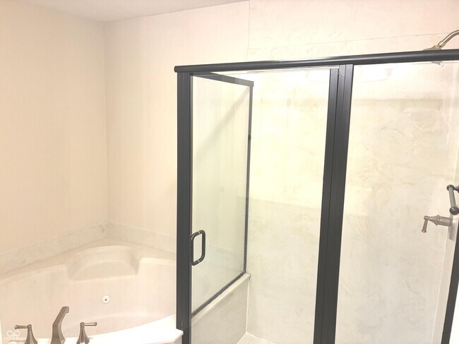 Building Photo - 70 Guilford Trail Dr