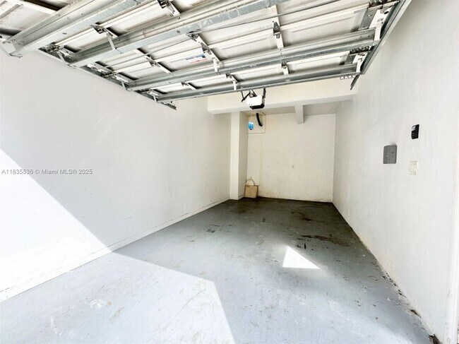 Building Photo - 483 Menendez Ave