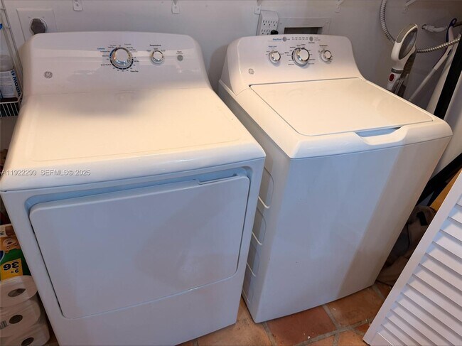 Building Photo - 13680 Yarmouth Ct