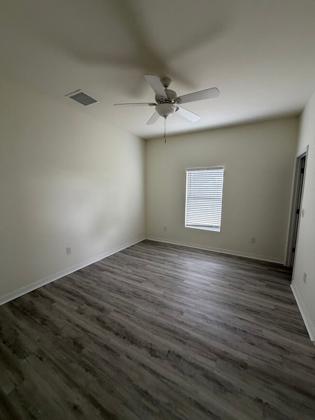 Building Photo - 1060 San Cristobal Ave
