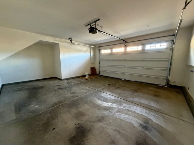 Building Photo - 646 S Brampton Ave