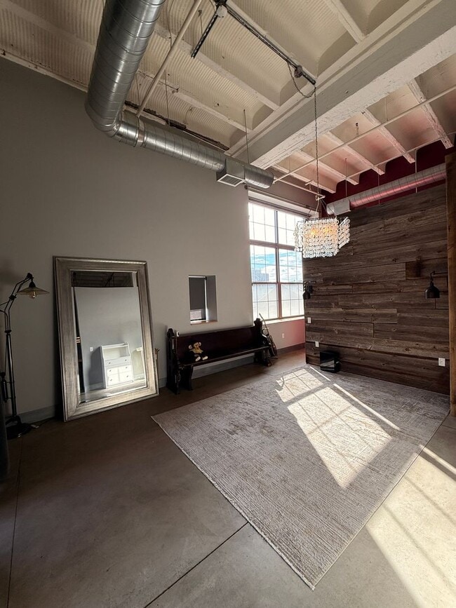 Building Photo - Fully Furnished!! Ready NOW! Sleek & Modern