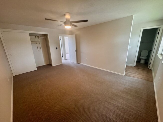 Building Photo - Beautifully Renovated Townhome in Coumbine...