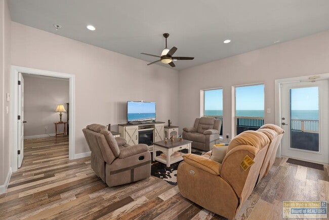 Building Photo - 618 N Shore Dr