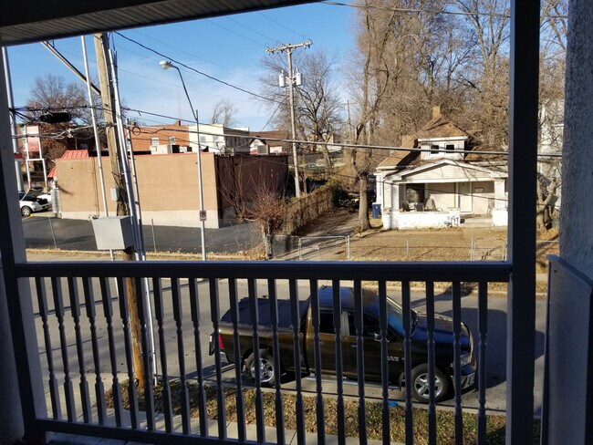 Building Photo - 41st and Troost 2W