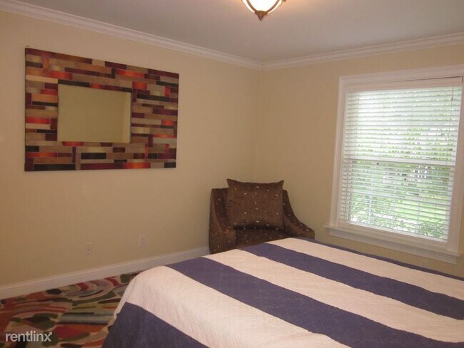 Building Photo - 3670 Ashworth Dr