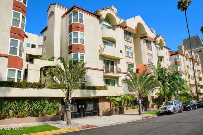 Building Photo - 620 S Gramercy Pl
