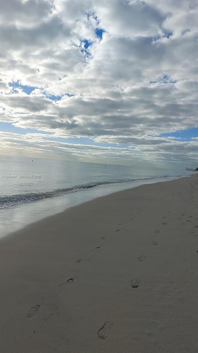 Building Photo - 3180 S Ocean Dr