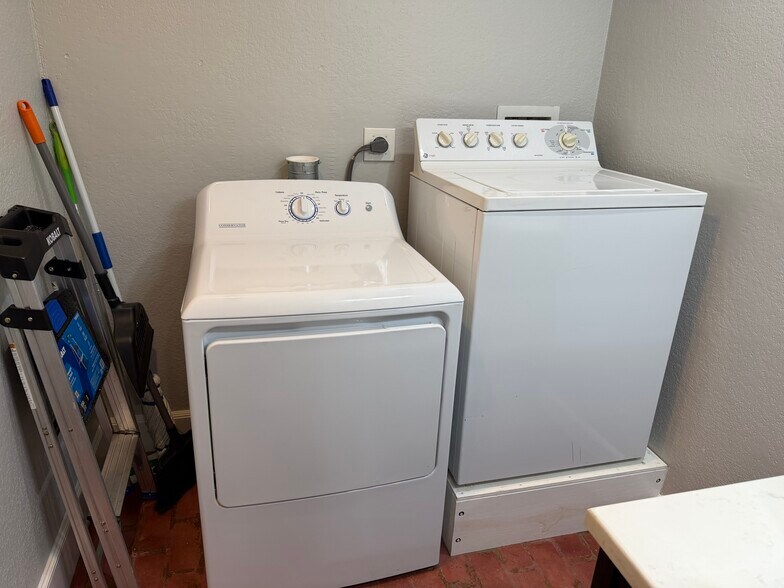 Building Photo - 12609 Cowboy Ln