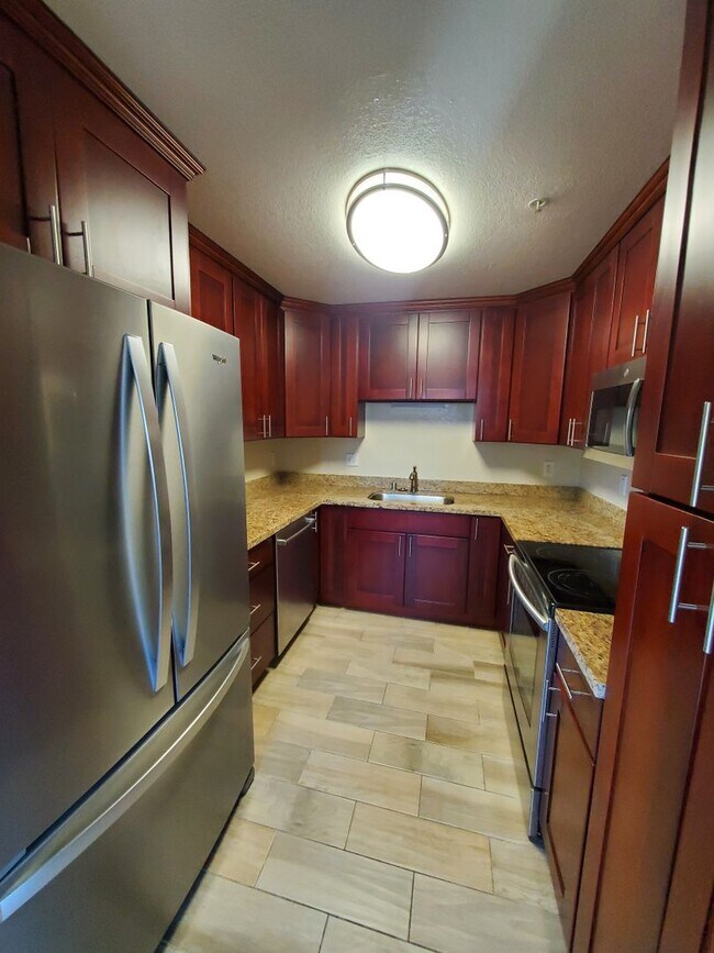 Building Photo - Spacious 2 bedroom 2 bath condo with perfect floor plan