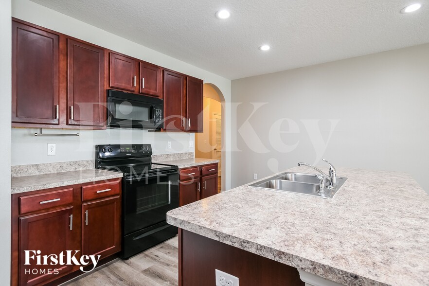 Building Photo - 5836 Grey Heron Dr