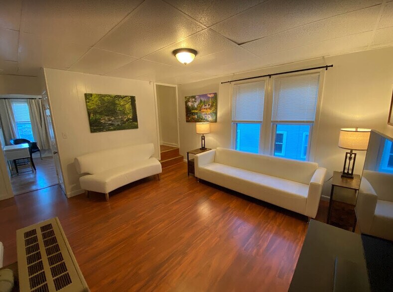 Building Photo - 46 Oak Ter