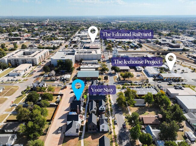 Building Photo - 225 W 1st St