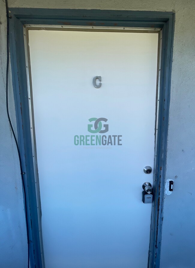 Building Photo - 325 W H St