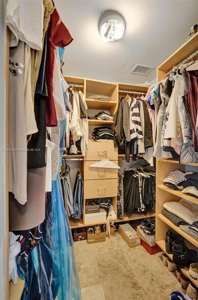 Building Photo - 19501 W Country Club Dr