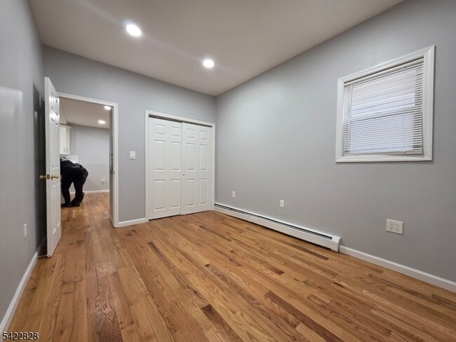 Building Photo - 586 N 11th St