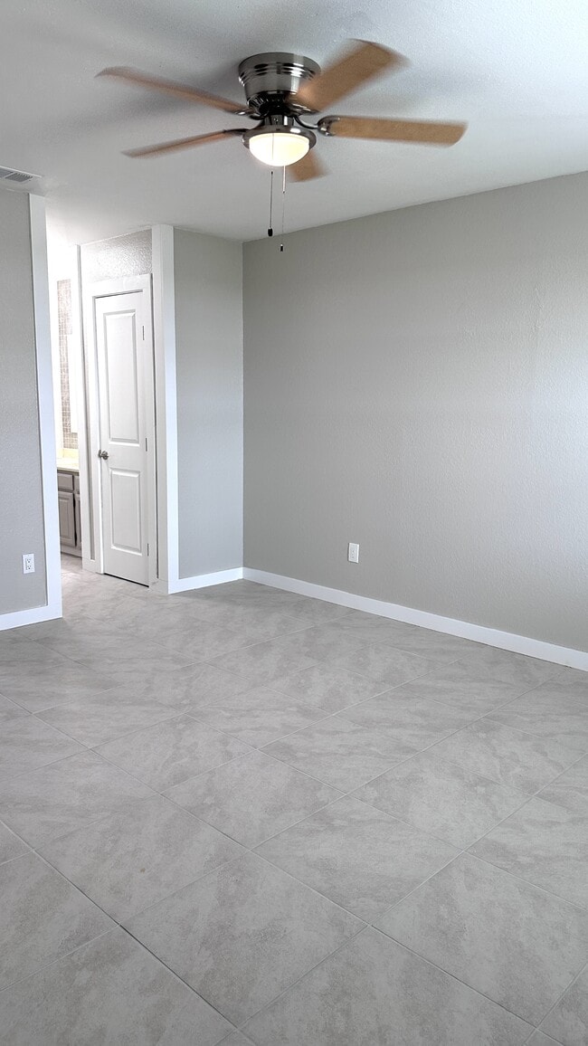 Building Photo - 7202 Mansions Dr