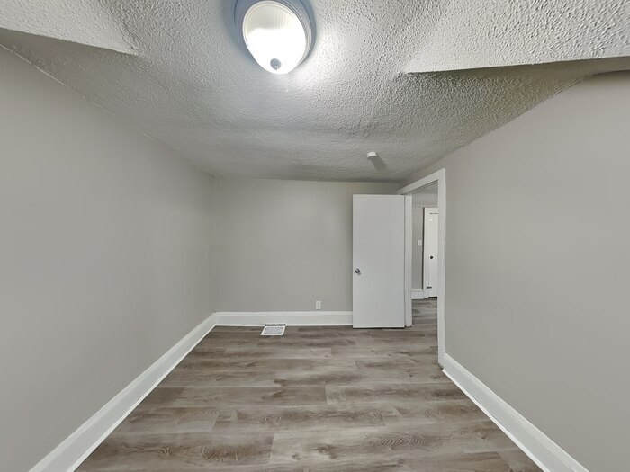 Building Photo - 3601 N Thomas Ave