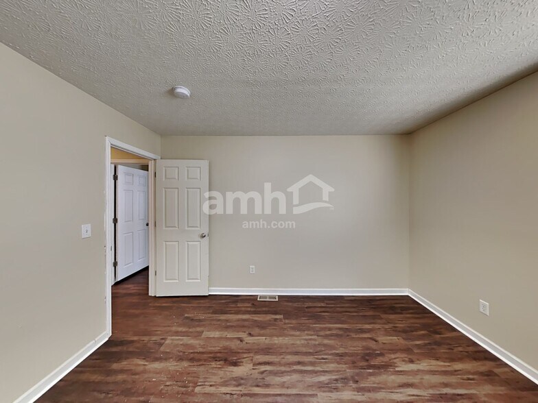 Building Photo - 8588 Greylag Ct