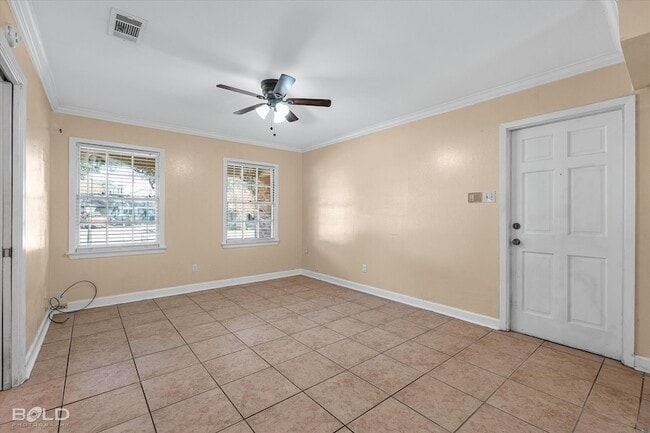 Building Photo - 2710 Higgins Dr