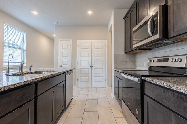 Building Photo - 10110 Jardin Verde