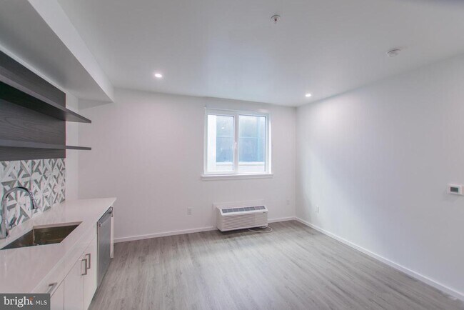 Building Photo - 1201 Vine St