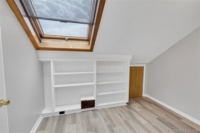 Building Photo - 571 Wolcott St