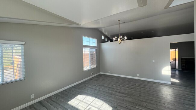 Building Photo - 9083 Powell Ave