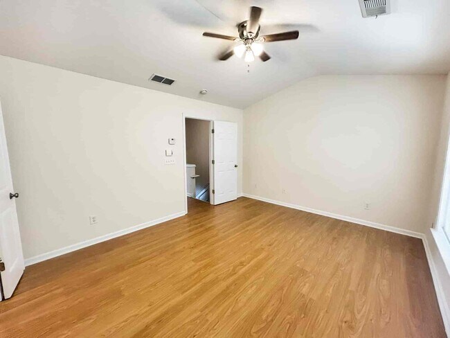 Building Photo - 4033 Edgecomb Dr