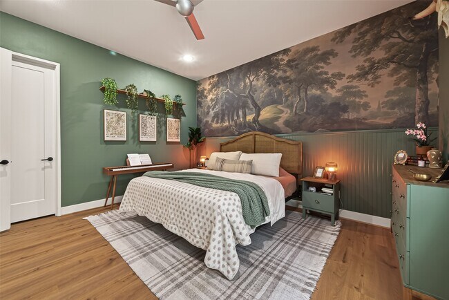 Building Photo - 1113 W 15th 1/2 St