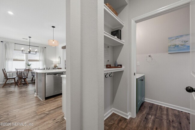 Building Photo - 184 Dahlia Falls Dr