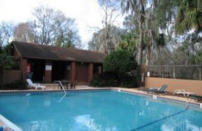 Building Photo - Rockwood Villas – Charming 2/2 Townhome Close to Everything!