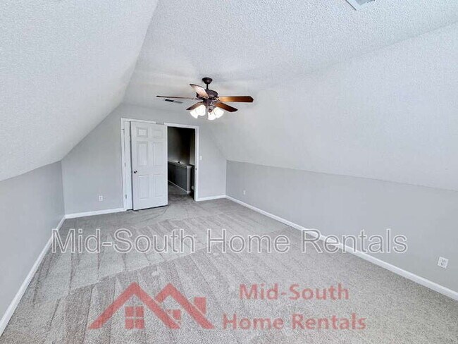 Building Photo - 11236 Wolf Woods Dr