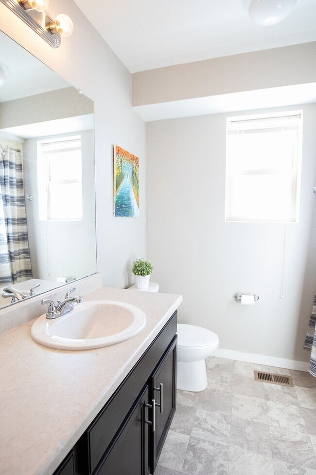 Building Photo - BEAUTIFUL 3BD HOME WITH LUXURY UPGRADES IN...
