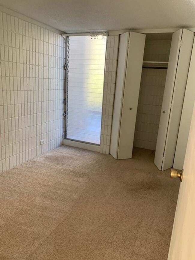 Building Photo - Three Regents Condo - 3 bedrooms, 2 bath, ...