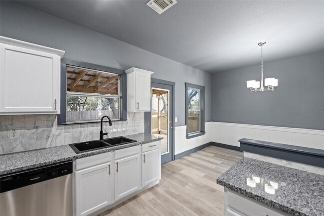 Building Photo - 38 Deer Ridge Rd