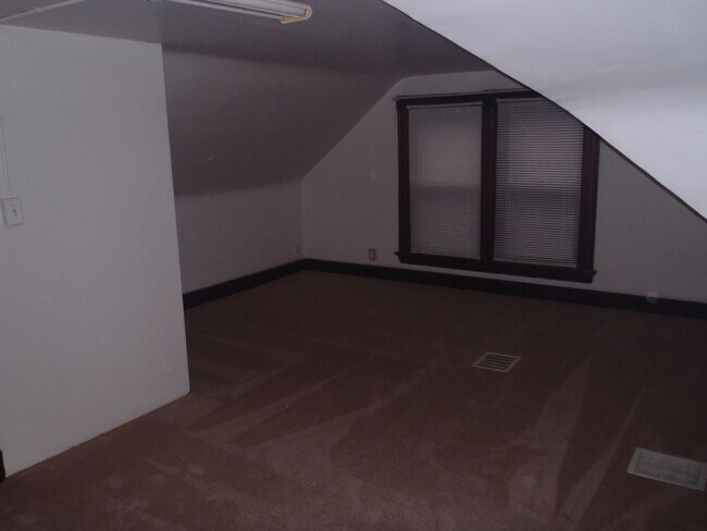 Building Photo - 936 Ludlow Ave