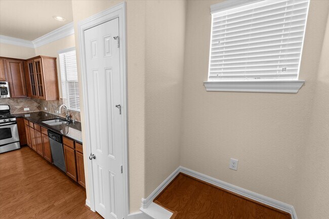 Building Photo - 3318 Clearview Villa Way