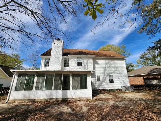 Building Photo - 1504 Beachview Dr