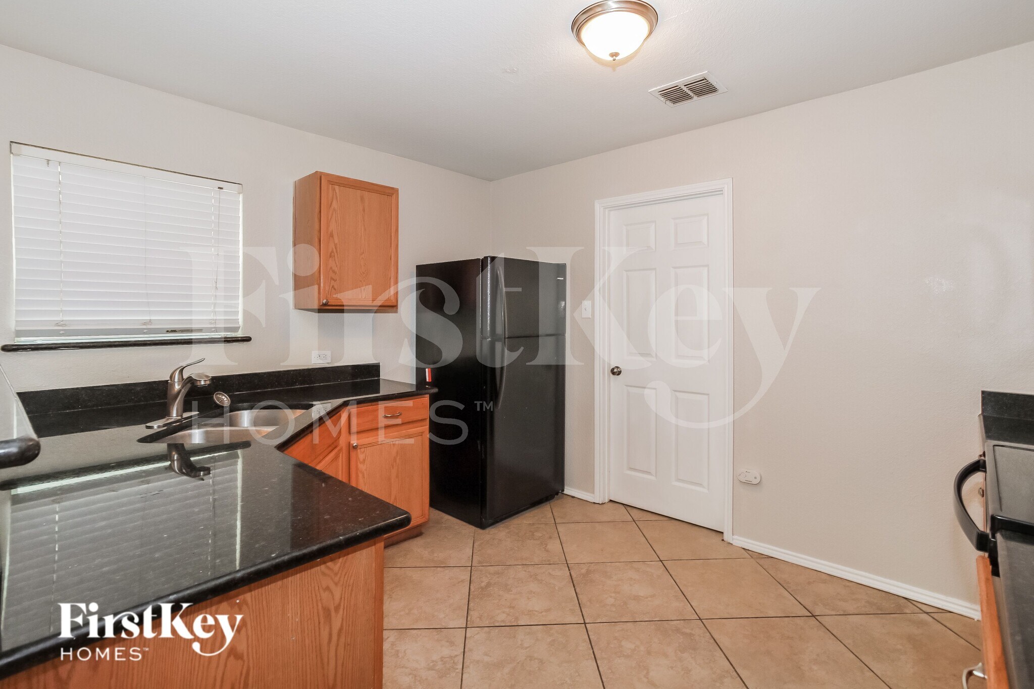 Building Photo - 4545 Waterford Dr