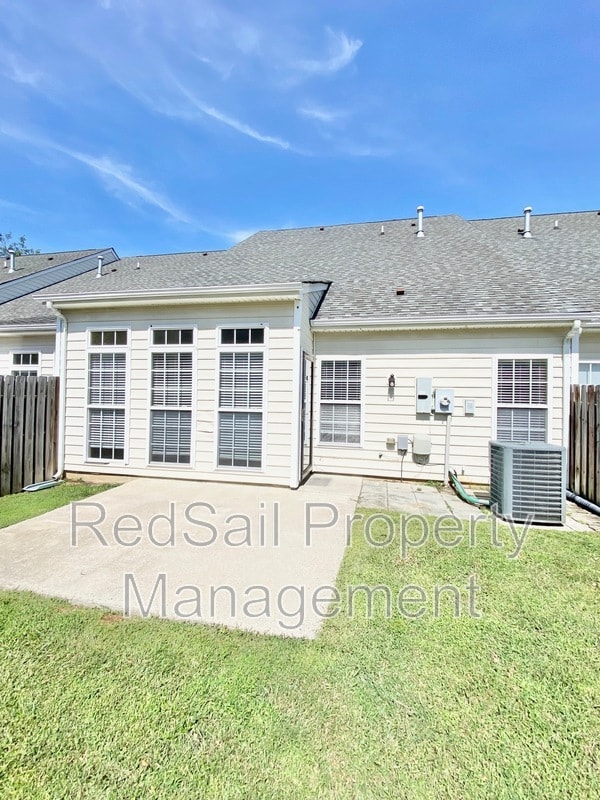 Building Photo - 303 Daniels Dr