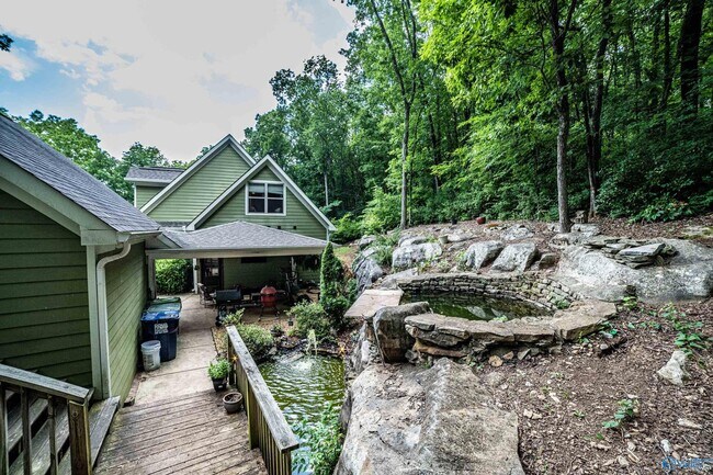 Building Photo - 1716 NE Wellman Ave