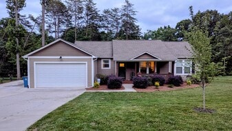 Building Photo - 6821 Ingleside Dr
