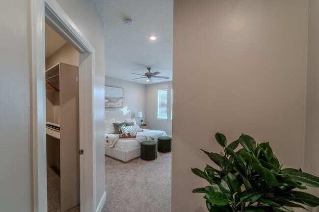 Building Photo - Beautiful 3 bed 2 bath Desert Color Home! ...