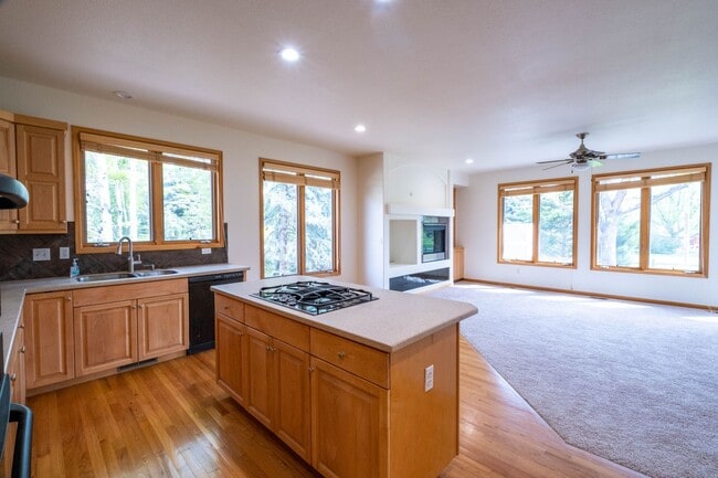 Building Photo - 4 Bed 3 Bath Home in Highlands Meadows - Windsor!